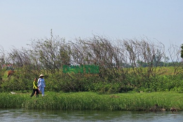 “Mua một vé đi tuổi thơ” ở Cồn Hến