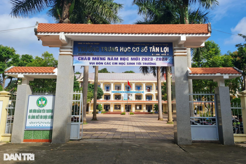 Nữ sinh lớp 9 tử vong sau khi ngã quỵ trong giờ học thể dục - 1 Nữ sinh lớp 9 tử vong sau khi ngã quỵ trong giờ học thể dục - 1