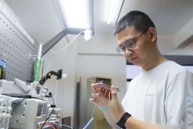 Chàng trai SN 2002 tốt nghiệp cao đẳng, từ chối chức danh phó giáo sư