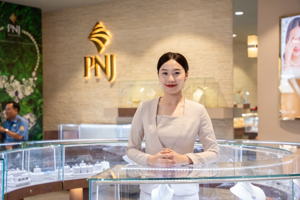 PNJ arbeitet mit umweltfreundlichen Transportunternehmen zusammen, um die Verpflichtung zu Net Zero - 3 zu erfüllen PNJ bắt tay các doanh nghiệp giao thông xanh, hướng tới cam kết Net Zero - 3
