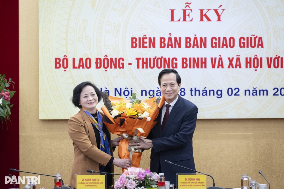 Bộ Nội vụ tiếp nhận cán bộ ngành LĐ-TBXH như chờ đón người nhà - 1 Bộ Nội vụ tiếp nhận cán bộ ngành LĐ-TBXH như chờ đón người nhà - 1