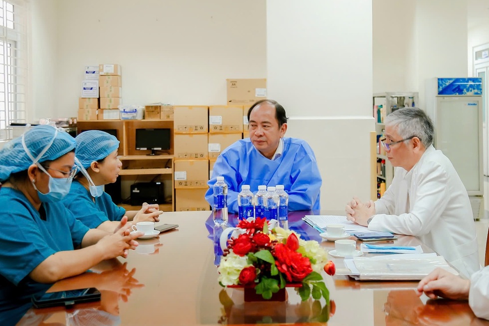 “Ba lần khóc” của sản phụ Singapore sang TPHCM cứu con và số 9 may mắn - 4 “Ba lần khóc” của sản phụ Singapore sang TPHCM cứu con và số 9 may mắn - 4