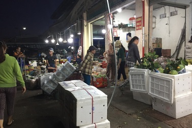 Nghề “ngày ngủ đêm thức", bán sức mưu sinh ở chợ đầu mối