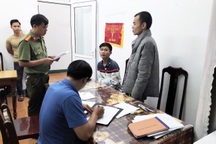 Bán xe máy được trả tiền giả rồi tìm cách tiêu thụ!