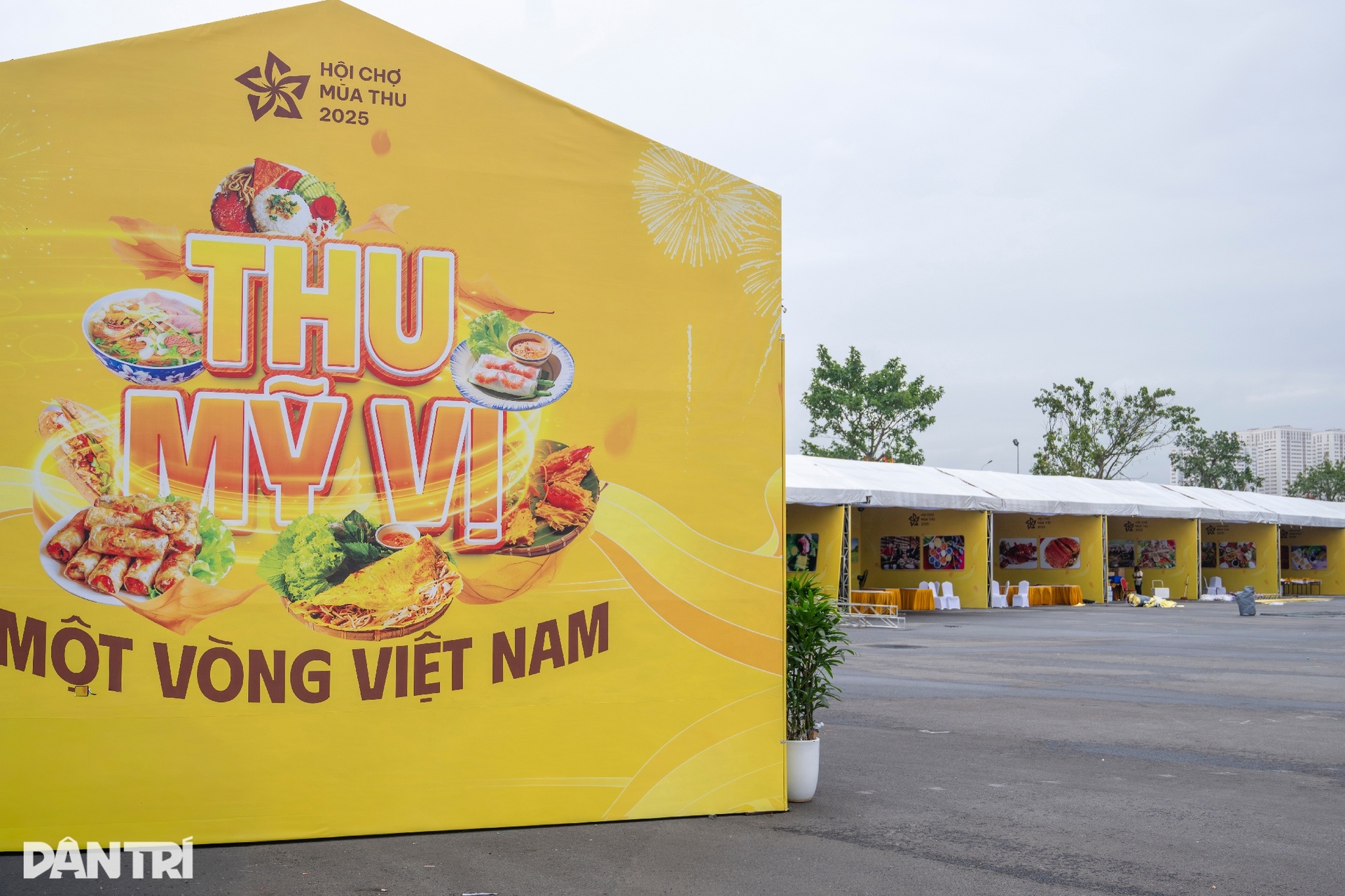 Se están terminando rápidamente miles de stands para la Feria de Otoño de 2025 - 14 Hàng nghìn gian hàng gấp rút hoàn thiện, sẵn sàng cho Hội chợ Mùa thu 2025 - 14