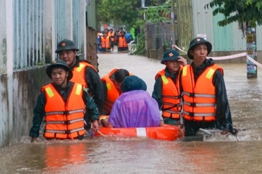 Xem xét hỗ trợ khẩn cấp 5.000 tỷ đồng khắc phục hậu quả thiên tai