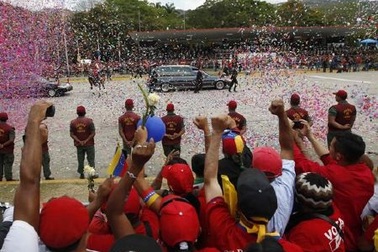 Dân Venezuela đổ ra đường đưa thi hài ông Chavez tới bảo tàng