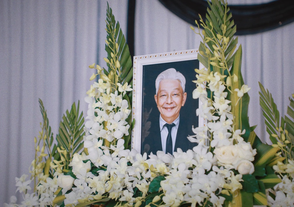 Jun Phạm tiều tụy trong lễ tang của bố, tiết lộ về tiền phúng điếu - 4 Jun Phạm tiều tụy trong lễ tang của bố, tiết lộ về tiền phúng điếu - 4