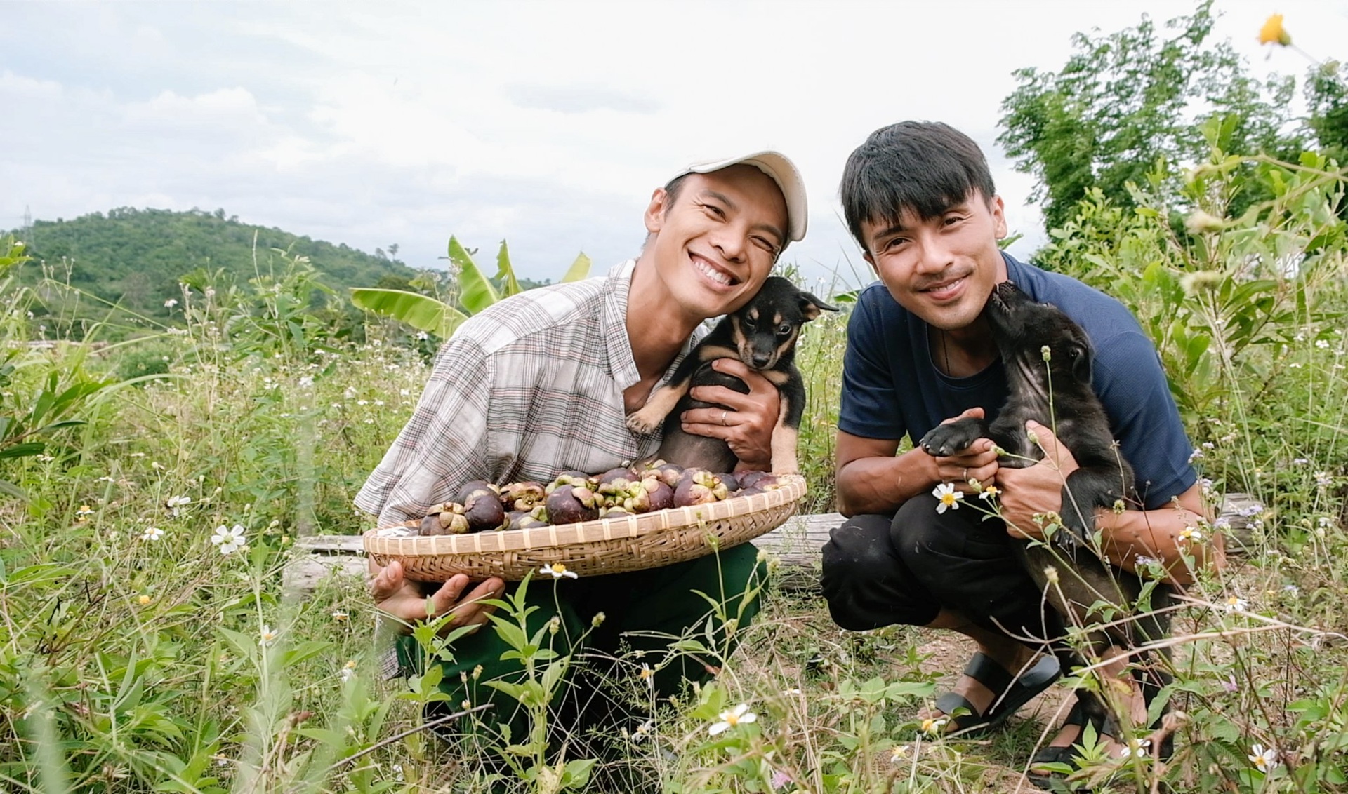 Cặp đôi hai bố lên rừng tìm lời giải mình là ai, sinh ra để làm gì? - 11 Cặp đôi hai bố lên rừng tìm lời giải mình là ai, sinh ra để làm gì? - 11