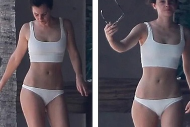 Emma Watson diện bikini khoe dáng chuẩn