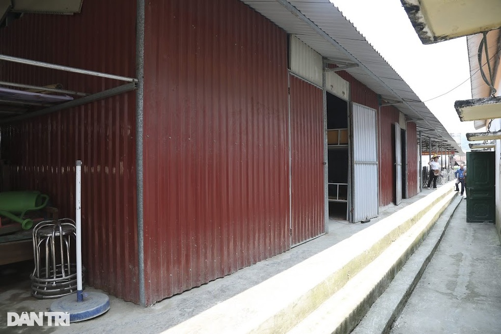 Học sinh trú trong nhà tôn nóng như lò bánh mì ở Xín Mần - 5 Học sinh trú trong nhà tôn nóng như lò bánh mì ở Xín Mần - 5
