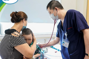 2 trẻ viêm cơ tim nguy kịch: Bắt đầu từ dấu hiệu sốt, ho, đau bụng