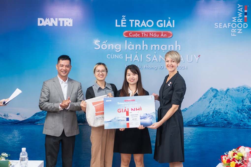 Trao giải cho các tác giả chiến thắng cuộc thi Sống lành mạnh cùng hải sản Na Uy - 7 Trao giải cho các tác giả chiến thắng cuộc thi Sống lành mạnh cùng hải sản Na Uy - 7