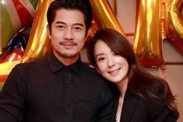 Quách Phú Thành cưng chiều, nâng niu vợ trẻ