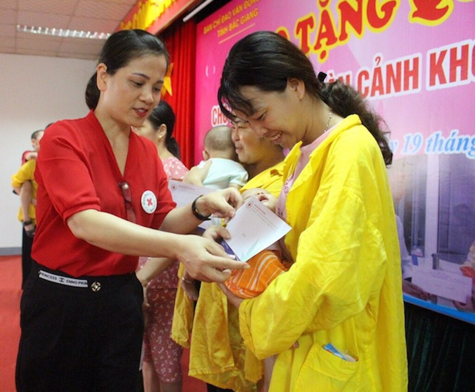 600 người cùng trao “giọt hồng yêu thương” tại chương trình “Hành trình đỏ - 3 600 người cùng trao “giọt hồng yêu thương” tại chương trình “Hành trình đỏ - 3
