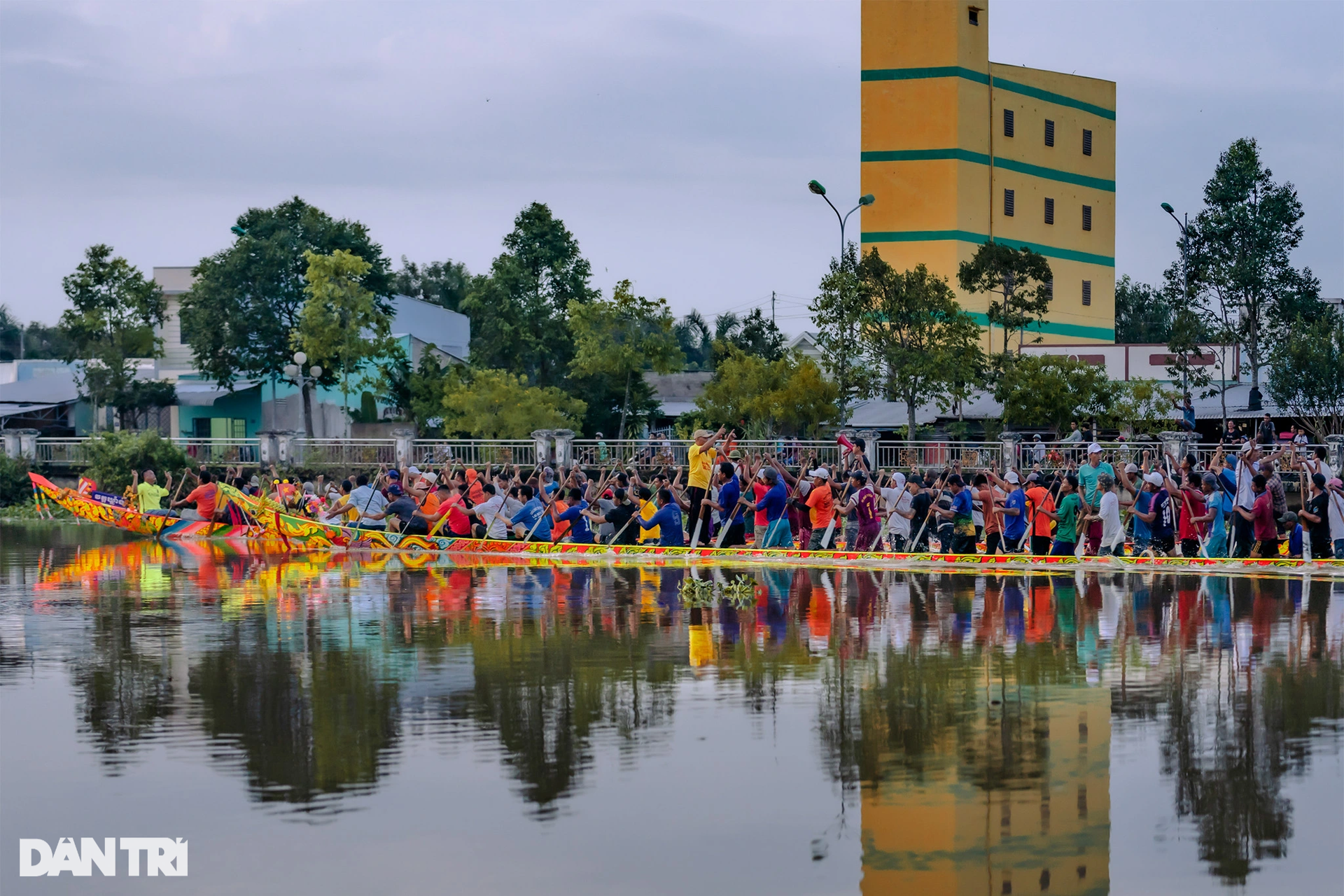 Đồng bào Khmer Nam bộ ngày đêm tập luyện cho giải đua ghe Ngo 2022 - 8
