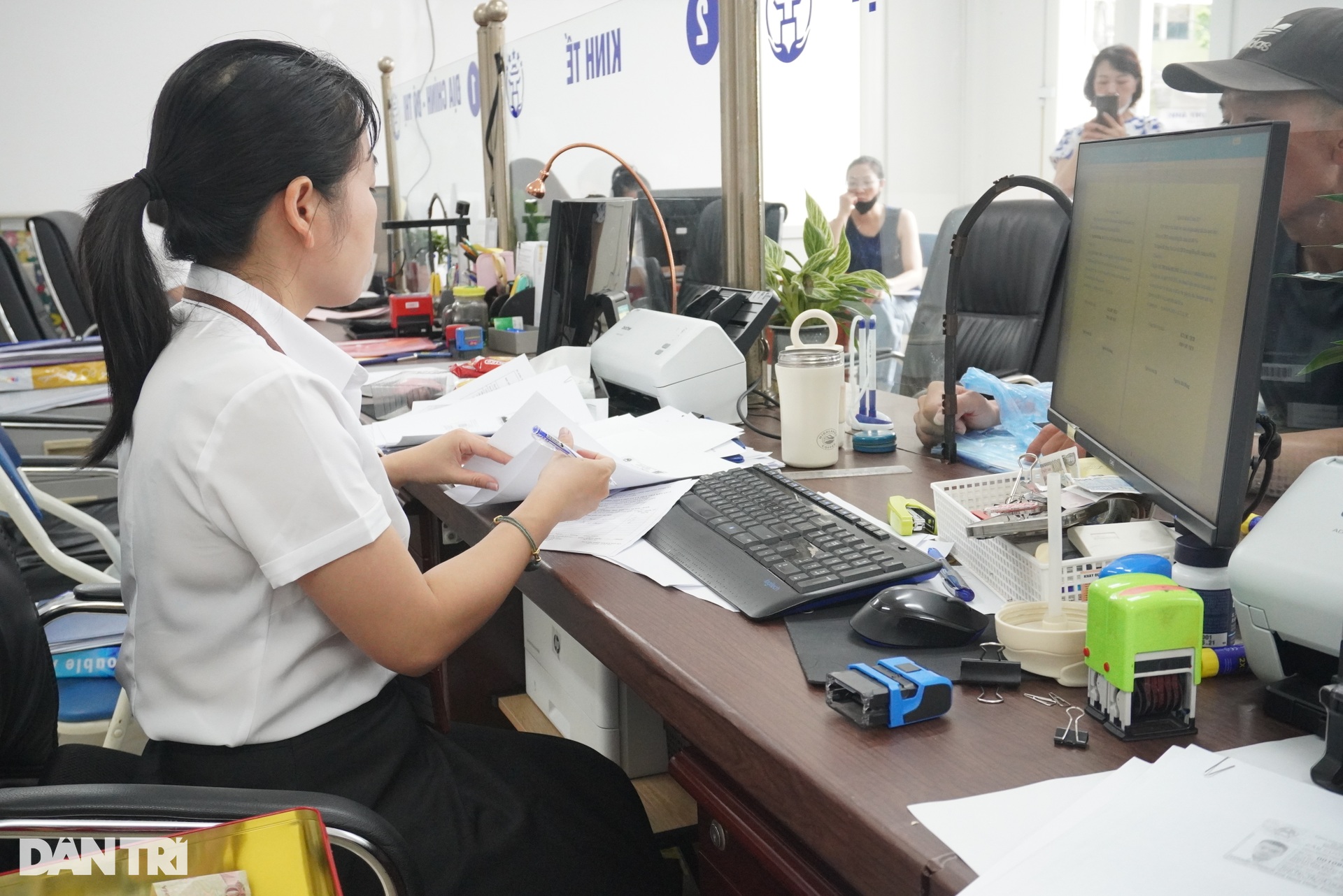 Công chức phường lớn nhất Hà Nội nhận lượng việc tăng cấp số nhân - 6 Công chức phường lớn nhất Hà Nội nhận lượng việc tăng cấp số nhân - 6