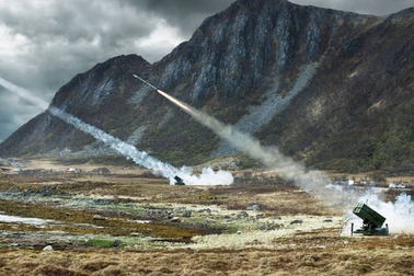 Mỹ tính chuyển lá chắn thép giúp Ukraine đánh chặn "mưa" tên lửa Nga