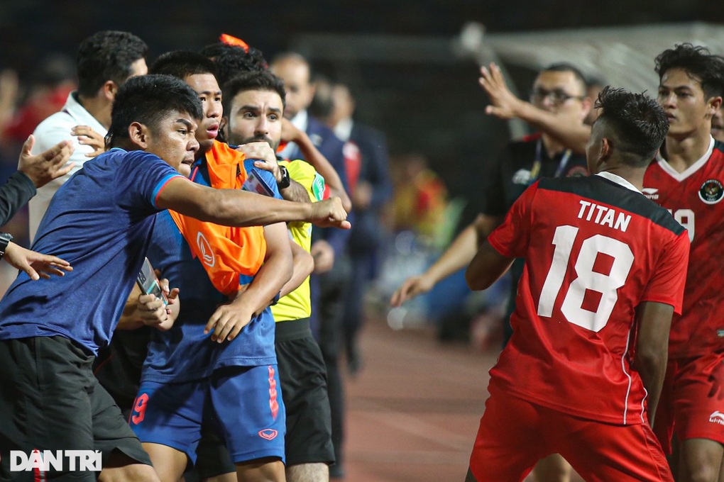 U22 Indonesia vô địch SEA Games sau trận đấu có 7 bàn thắng, 7 thẻ đỏ - 3 U22 Indonesia vô địch SEA Games sau trận đấu có 7 bàn thắng, 7 thẻ đỏ - 3
