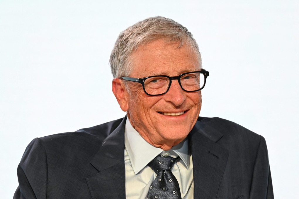 Bill Gates ធ្លាក់ចេញពីមហាសេដ្ឋីកំពូលទាំង ១០ លើលោក៖ ចាញ់លុយ ប៉ុន្តែទទួលបានអ្វី? - ២ Bill Gates rớt top 10 tỷ phú giàu nhất hành tinh: Mất tiền nhưng được gì? - 2