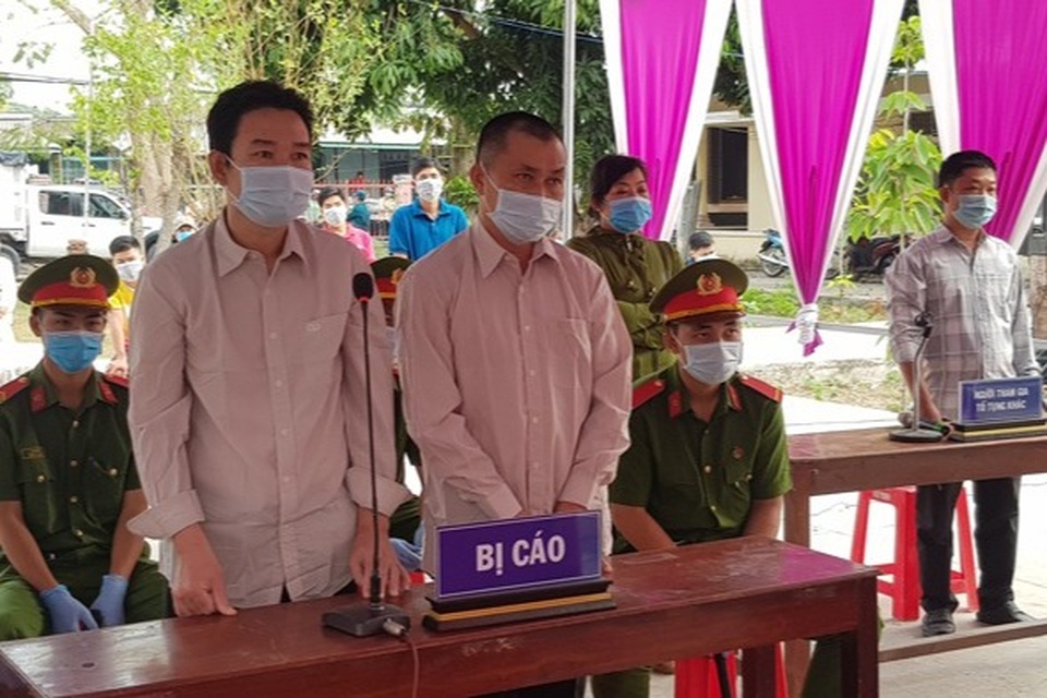 4 bị cáo chia nhau 18 năm tù về tội đưa người xuất cảnh trái phép - 2