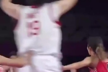 Nữ cầu thủ bóng rổ cao 2,2m ở Trung Quốc gây "sốt"