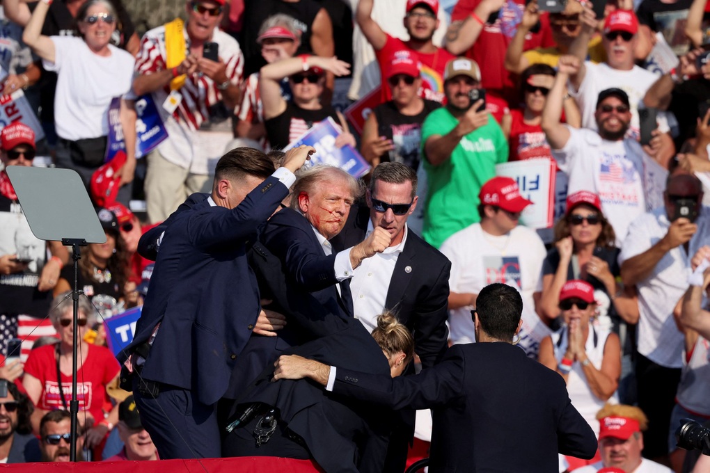 Vụ nổ súng khiến ông Trump bị thương khi vận động tranh cử - 5 Vụ nổ súng khiến ông Trump bị thương khi vận động tranh cử - 5