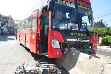 Xe khách phóng nhanh tông chết cụ ông 80 tuổi