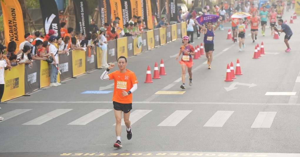Chàng trai chinh phục đường chạy 42km sau hơn 1 năm chữa ung thư máu - 2 Chàng trai chinh phục đường chạy 42km sau hơn 1 năm chữa ung thư máu - 2