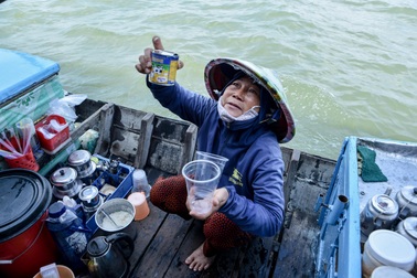 Khách Tây ngỡ ngàng, thất vọng vì quang cảnh đìu hiu ở chợ nổi Long Xuyên