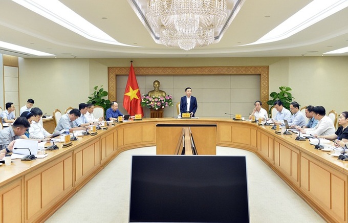 Phó Thủ tướng Trần Hồng Hà chủ trì cuộc họp với Bộ GD&ĐT cùng các bộ, ngành liên quan, chiều 10/5, về chính sách học phí, sách giáo khoa cho năm học mới