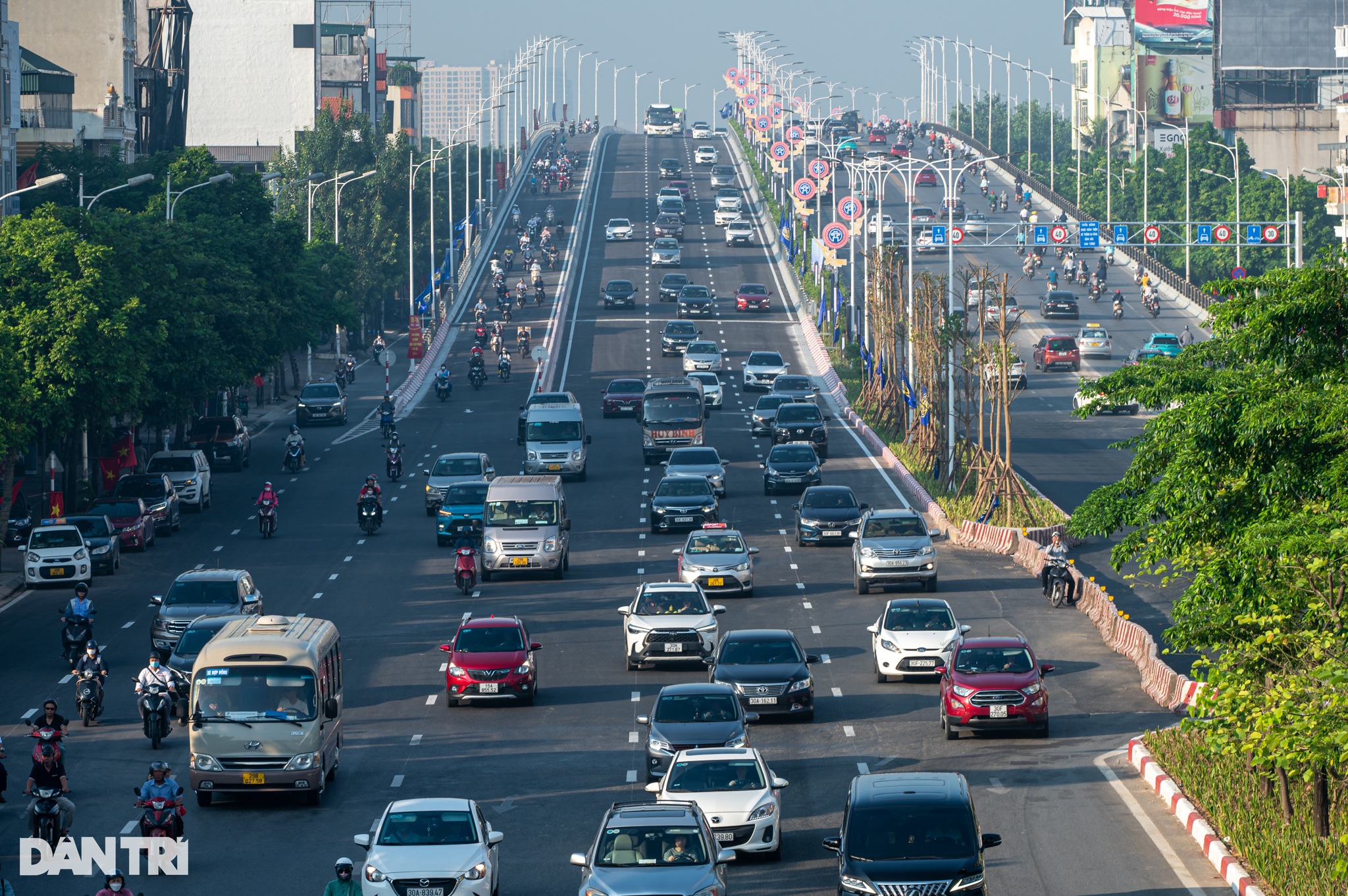 Ngày đầu thông xe cầu Vĩnh Tuy 2: Giờ cao điểm không còn cảnh ùn tắc - 7