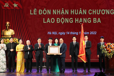 Chủ tịch nước dự lễ kỷ niệm 70 năm thành lập Nhà hát Kịch Việt Nam