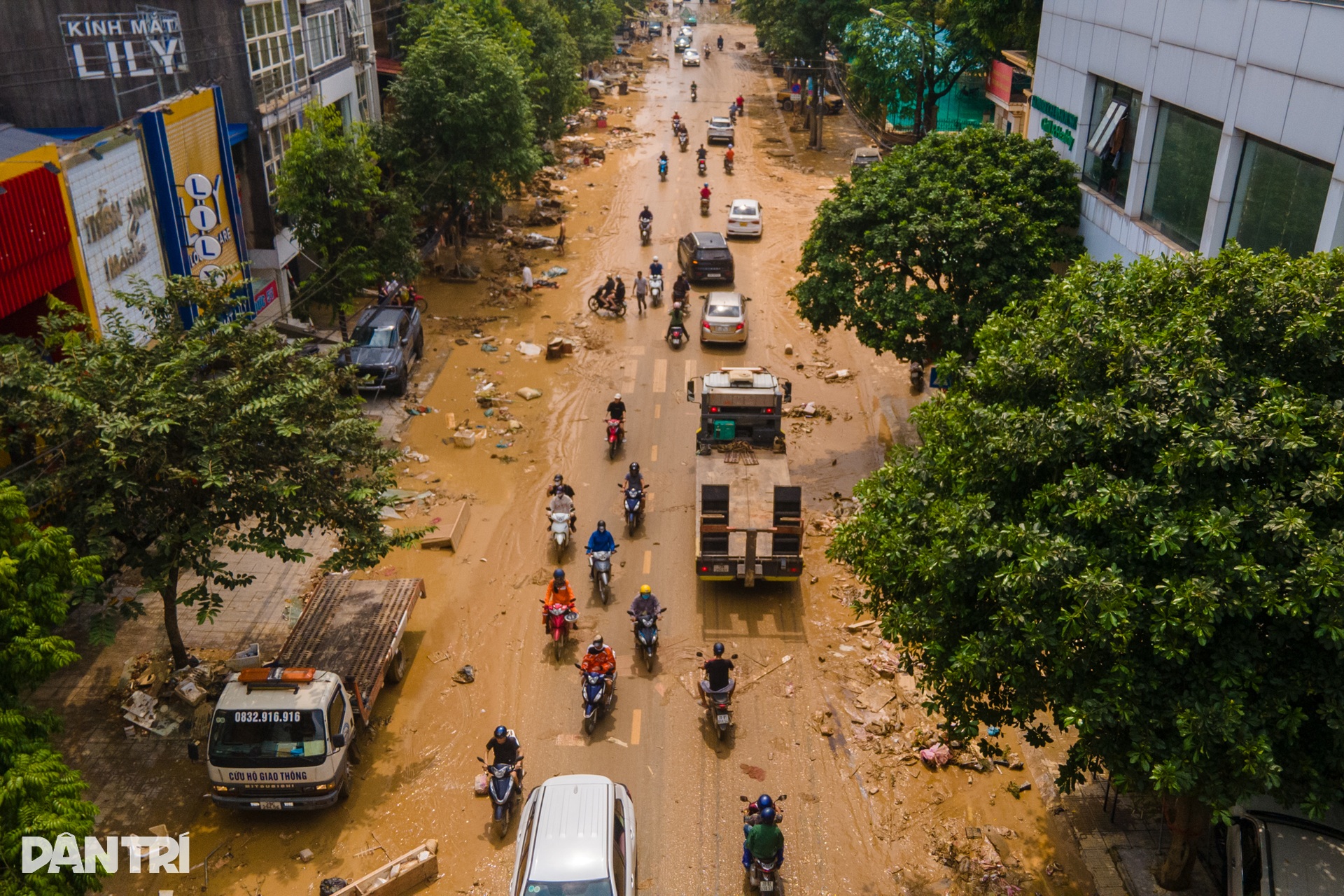 ថៃ ង្វៀន៖ សាលារៀនលិចក្នុងភក់ បន្ទាប់ពីទឹកស្រកចុះ - ២០ Thái nguyên: Trường lớp ngập trong bùn lũ sau khi nước rút - 20