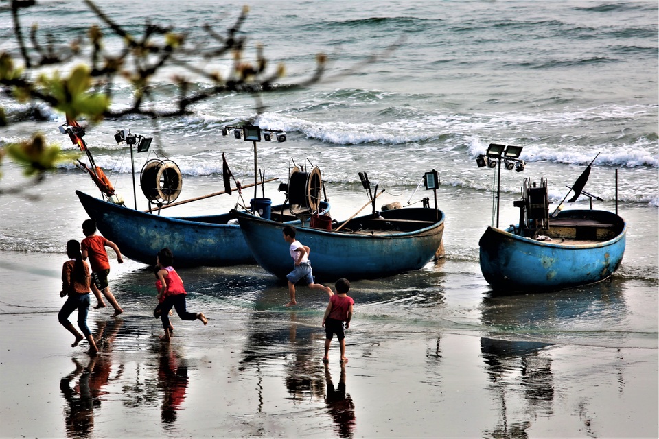 Ngư dân biển Quỳnh đi lộng cho thu nhập cao - 10 Ngư dân biển Quỳnh đi lộng cho thu nhập cao - 10