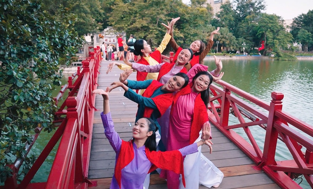 Hội Nghệ sĩ Múa trăn trở về điệu dân vũ dành cho người Việt Nam - 1 Hội Nghệ sĩ Múa trăn trở về điệu dân vũ dành cho người Việt Nam - 1