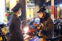 Hà Nội: Người dân bỡ ngỡ trong ngày đầu tổ chức thêm 8 phố đi bộ