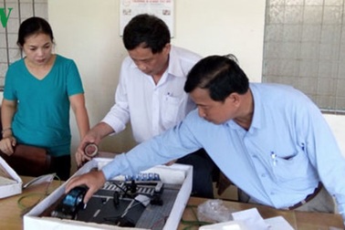 2 học sinh vào thẳng đại học nhờ sáng chế thiết bị cảnh báo giao thông