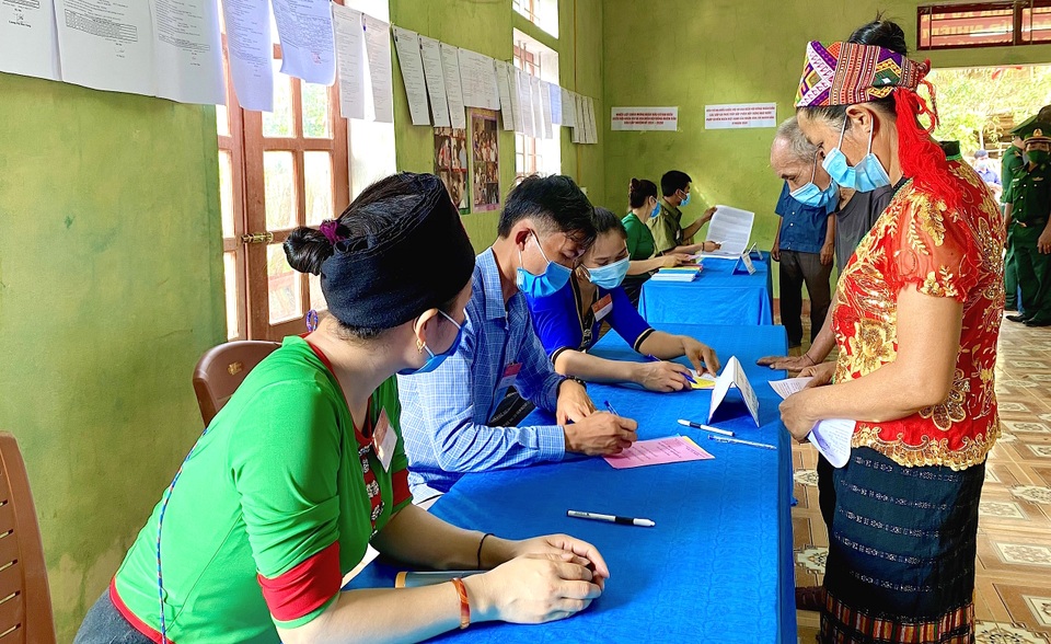Đi thuyền vượt sông vào vùng lõi vườn quốc gia để bầu cử sớm - 3 Đi thuyền vượt sông vào vùng lõi vườn quốc gia để bầu cử sớm - 3