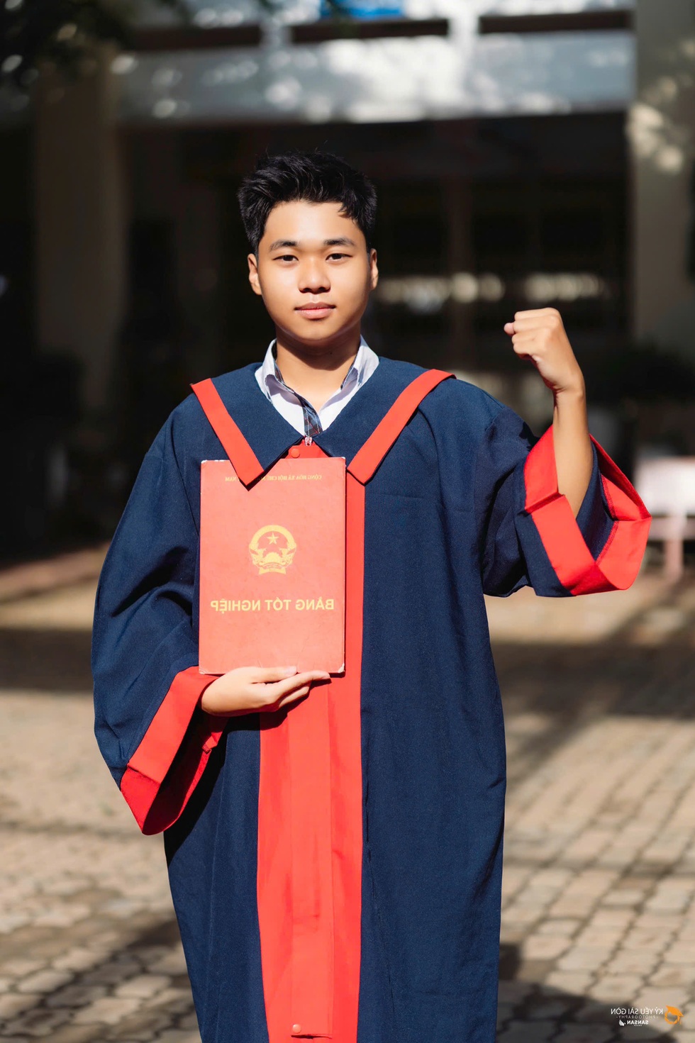 Nam sinh gây sốt nhờ giọng hiếm, hát nhạc đỏ được ví với NSND Trung Đức - 6 Nam sinh gây sốt nhờ giọng hiếm, hát nhạc đỏ được ví với NSND Trung Đức - 6