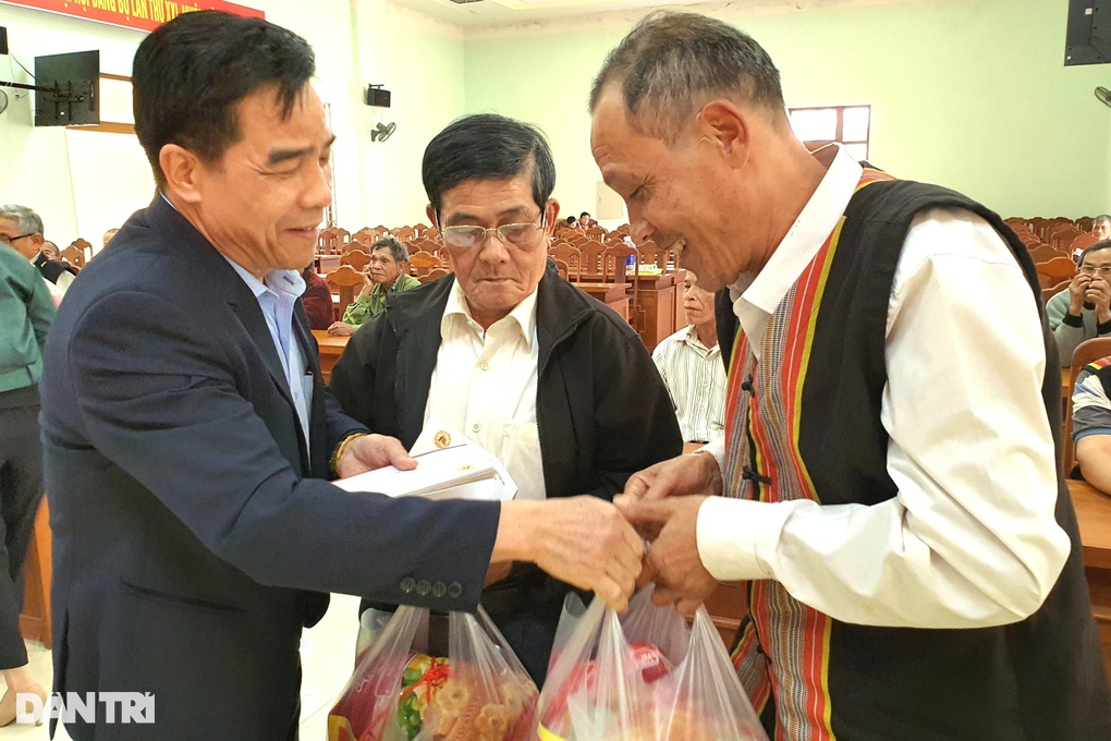 Quảng Nam có gần 500 người tròn 100 tuổi - 1 Quảng Nam có gần 500 người tròn 100 tuổi
