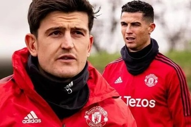 C.Ronaldo chê Harry Maguire đá dở, muốn giành quyền đeo băng đội trưởng