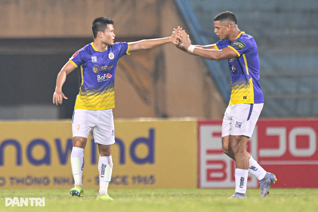 Chia điểm với Đà Nẵng, CLB Hà Nội lỡ thời cơ áp sát ngôi đầu bảng - 2 Chia điểm với Đà Nẵng, CLB Hà Nội lỡ thời cơ áp sát ngôi đầu bảng - 2