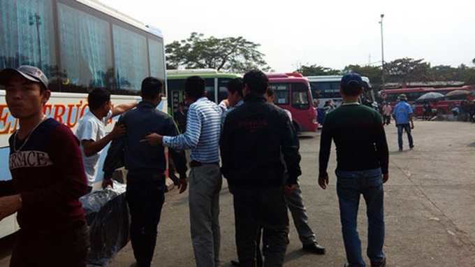 Tình trạng lôi kéo, cò mồi vẫn thường xuyên xảy ra tại các bến xe.