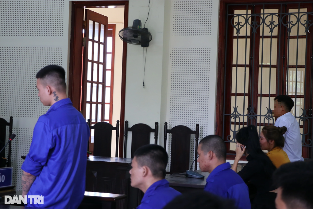 Nỗi buồn phía sau cuộc đời gã trai 16 tuổi phạm cùng lúc 3 tội về ma túy - 2 Nỗi buồn phía sau cuộc đời gã trai 16 tuổi phạm cùng lúc 3 tội về ma túy - 2