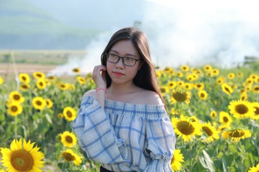 Giới trẻ Huế rủ nhau check-in vườn hoa “mặt trời”