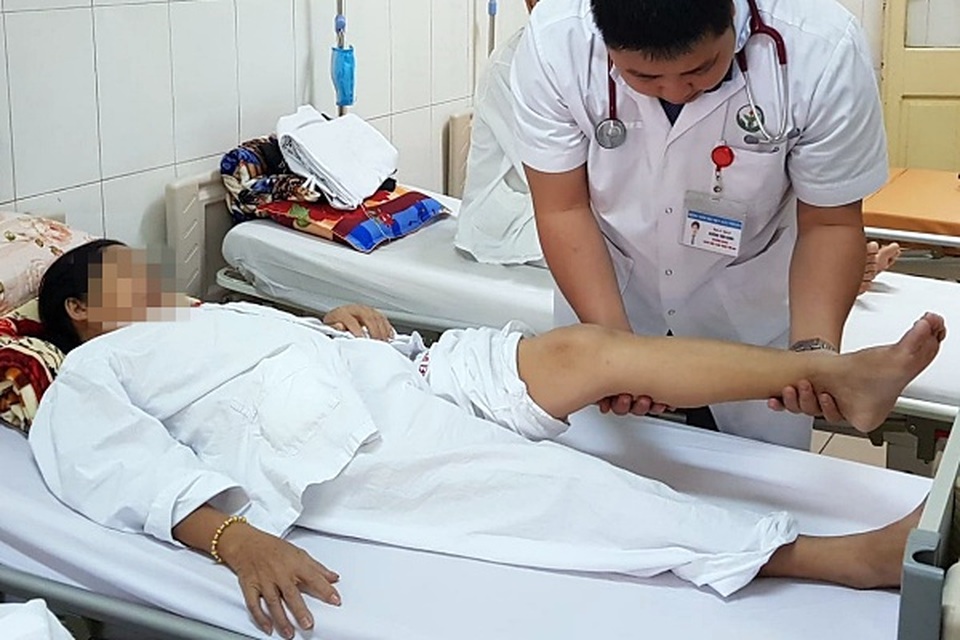 Thường xuyên đi giày cao gót, chị em dễ mắc căn bệnh nguy hiểm này - 2 Thường xuyên đi giày cao gót, chị em dễ mắc căn bệnh nguy hiểm này - 2