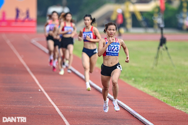 Nguyễn Thị Oanh phá kỷ lục, vô địch giải chạy Trang An Marathon 2023