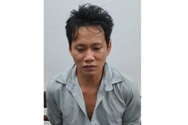 Thanh niên thất nghiệp kề dao vào cổ cô gái cướp tài sản