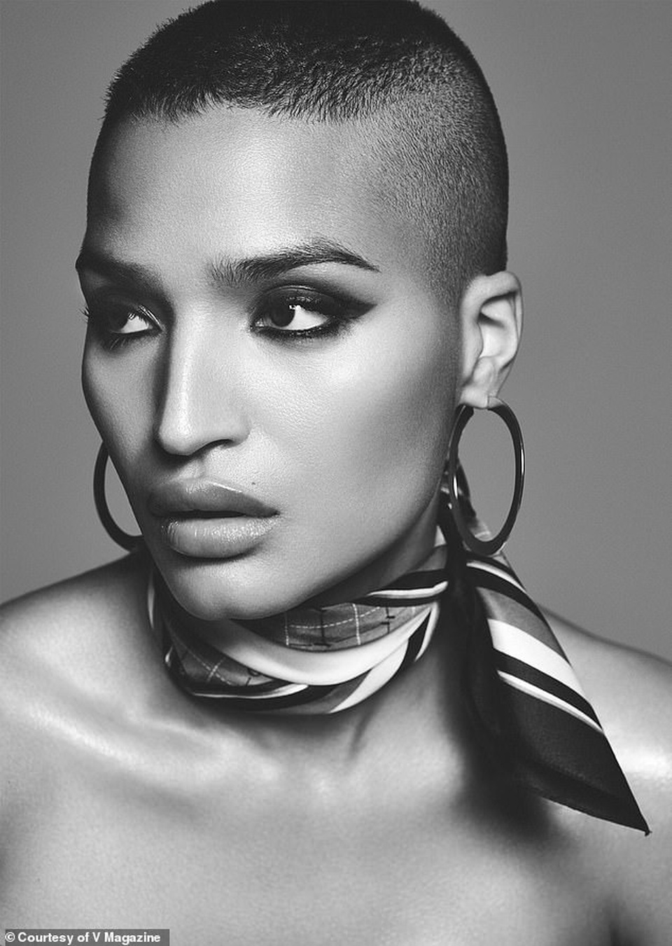 Những năm tháng đau đớn của một người đẹp chuyển giới - 6